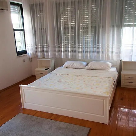 Вилла Summer House With Garden 5 Minutes From Beach